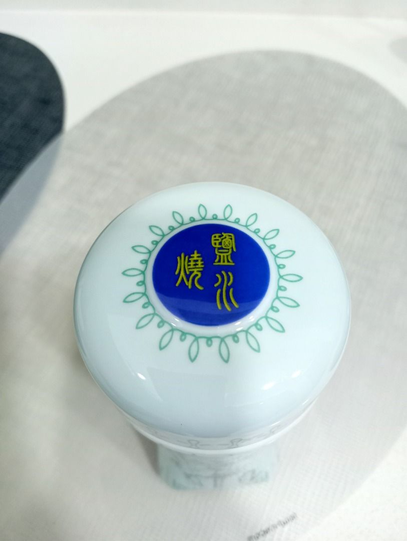 由 a401378 (刊登 ID 1383469096，圖片 3) 提交，位於 桃園市 (Taoyuan) 的 全新雙層陶瓷保溫瓶280ml (類別：水杯、水壺)，說明：全新收藏品未用，杯身直徑約8cm、19cm，容量280ml 內外皆陶瓷製成，健康無重金屬，好看好用好清洗 楊梅、中壢、平鎮、龍潭面交，寄送自付運費 。