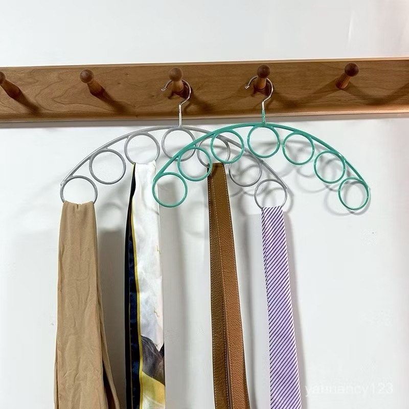 由 a09182605993581 (刊登 ID 1383500351，圖片 2) 提交，位於 台北市 (Taipei) 的 簡約9環圍巾架 白色 北歐風格衣架衣櫃收納架 絲巾 領帶皮帶 圓圈創意衣架 省空間 二手台北現貨 (類別：掛鉤和衣架)，說明：簡約9環圍巾架 白色 北歐風格衣架衣櫃收納架 絲巾 領帶皮帶 圓圈創意衣架 省空間 二手台北現貨。