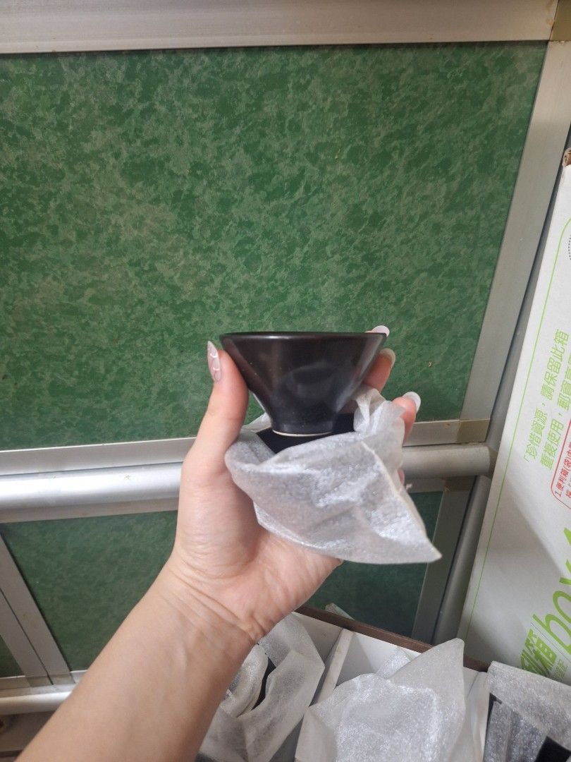 由 pppin555 (刊登 ID 1383526962，圖片 2) 提交，位於 雲林縣 (Yunlin) 的 茶具套組 (類別：茶具配件)，說明：整套的茶具 對茶具不是很了解 有兩個小杯杯 茶壺的提把是要自己裝的 還有一個應該是裝泡完的茶的杯子？。