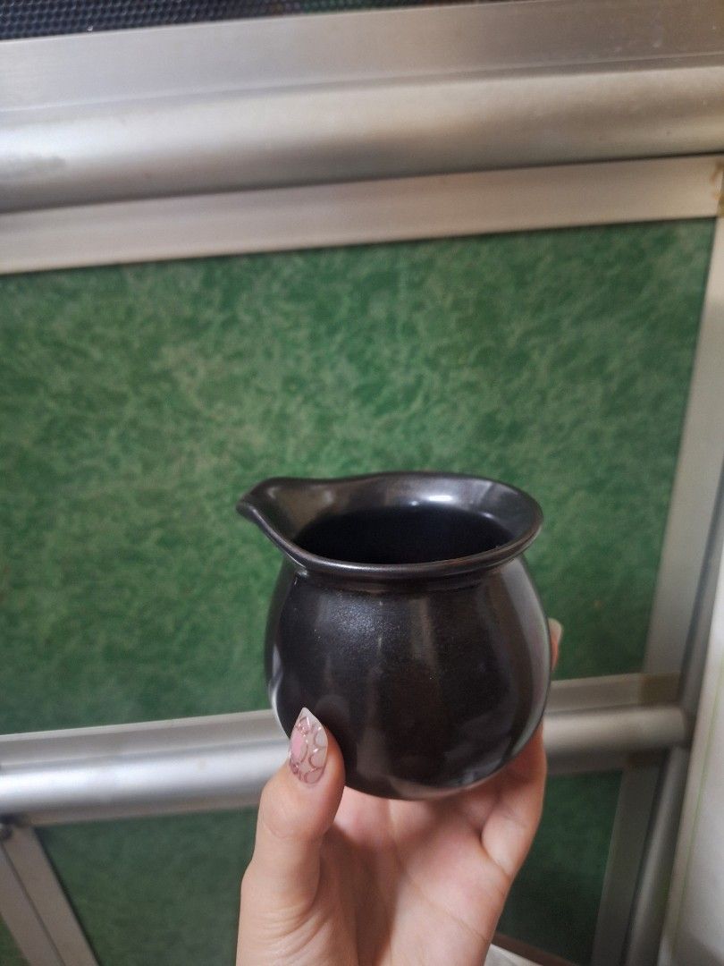 由 pppin555 (刊登 ID 1383526962，圖片 3) 提交，位於 雲林縣 (Yunlin) 的 茶具套組 (類別：茶具配件)，說明：整套的茶具 對茶具不是很了解 有兩個小杯杯 茶壺的提把是要自己裝的 還有一個應該是裝泡完的茶的杯子？。