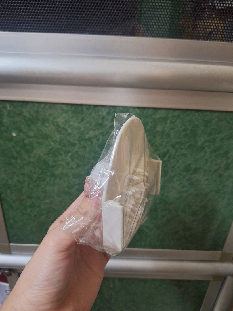 由 pppin555 (刊登 ID 1383540012，圖片 2) 提交，位於 雲林縣 (Yunlin) 的 多功能保鮮盒 (類別：餐具和餐具)，說明：它可以當保鮮盒用 也可以拿來挫東西 有不同刀片可用。