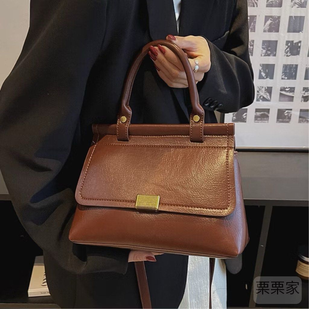 由 kokoronosora (刊登 ID 1383575146，圖片 1) 提交，位於 新北市 (New Taipei) 的 酒紅色醫生包 (類別：肩背、側背包)，說明：買來從來沒用過 無原包裝。
