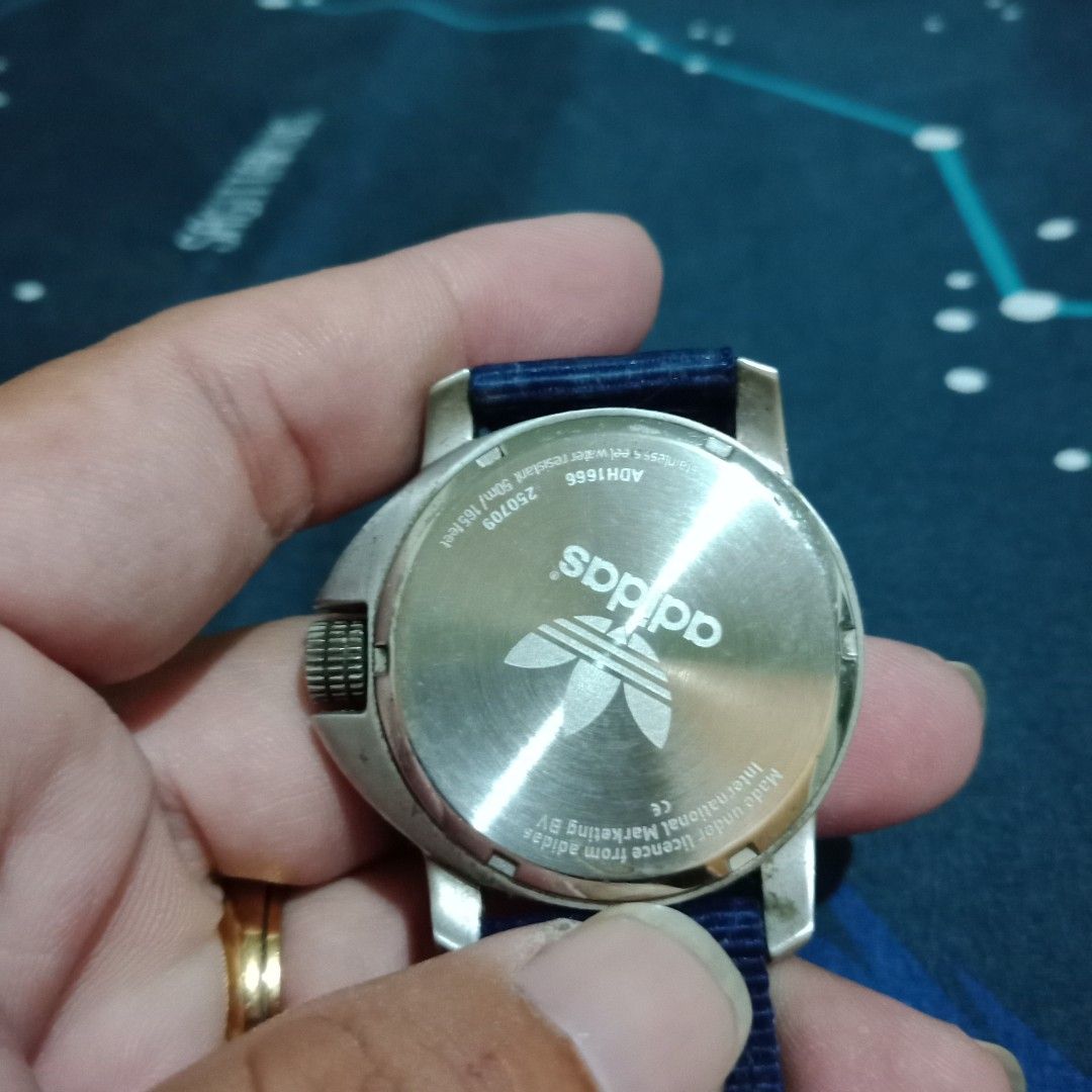 由 945317888 (刊登 ID 1383606786，圖片 2) 提交，位於 屏東縣 (Pingtung) 的 愛迪達運動石英錶 (類別：手錶)，說明：運轉正常，大錶徑超好看。