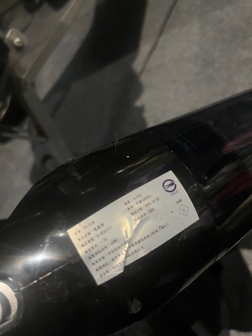 由 audreybluemoon (刊登 ID 1383629702，圖片 2) 提交，位於 台北市 (Taipei) 的 手持吸塵器 (類別：清潔工具)，說明：3個月前忘記家裡還有吸塵器 多買一台 隨便賣 自取通化街 黑色（品牌：小不記）。