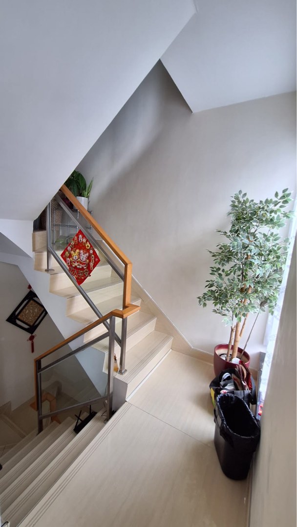 🔥 元朗竹坑村三樓天台 + 車位 🏠 700呎三樓+700呎天台，3房1廁64077577470850111