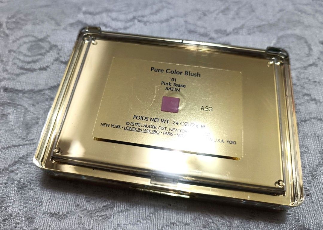 由 bonny___coco99. (刊登 ID 1383471493，圖片 3) 提交，位於 新北市 (New Taipei) 的 絕版正品 雅詩蘭黛 腮紅 頰紅 修容 低售不議 (類別：化妝品)，說明：7g 粉全新無外紙盒 色號和批號請參考圖片3 圖片是實拍。