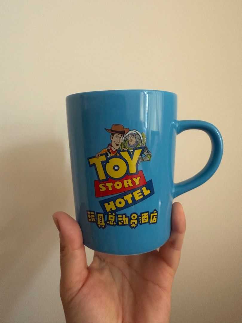 上海迪士尼樂園 玩具總動員酒店 Toy Story Hotel 杯 馬克杯 一對 胡迪 巴斯光年 （分類：廚水杯、水壺）位於 Hong Kong。 由 lovemike1022 提交（商品編號 1383612492，圖片 2）。簡介： 此為1對價錢。