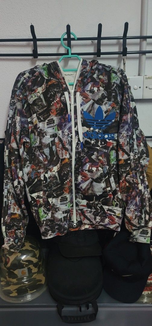 Adidas fullprint (Category: Hoodies) located in Raub. Submitted by fauzy_addnan (Listing ID 1383504794, Image 1). Description: Hoodie ADIDAS FULLPRINT FULLZIPPER PIT 19/26 COND LAWA.