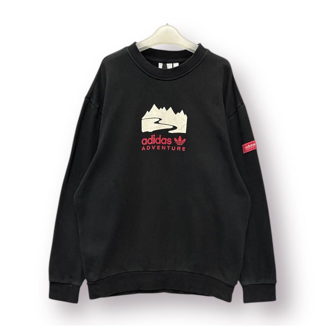 Adidas sweatshirt (Category: Coats, Jackets and Outerwear) located in Kota Bharu. Submitted by niq_ddj (Listing ID 1383601527, Image 1). Description: BISMILLAH❤️ Adidas sweatshirt Pit 25.5” Labuh 29.5” Size tag “2XL” Cond8/10 .