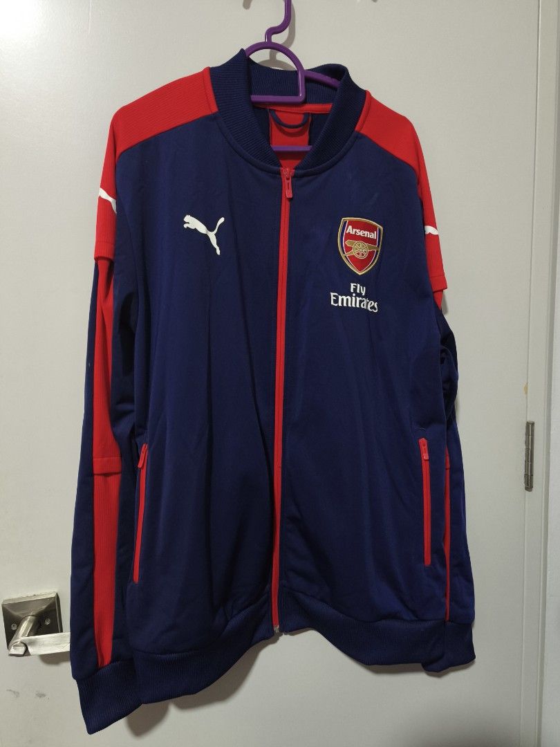 Arsenal Puma Jacket 2017/18 – Size L (Category: Coats, Jackets and Outerwear) located in Kuala Lumpur. Submitted by hfiydanish14488 (Listing ID 1383570957, Image 1). Description: Official Arsenal FC Puma jacket from the 2017/2018 season. Features Fly Emirates sponsor and classic red-blue colorway. Size L. Made in Malaysia. Good condition, lightly used with no major defects. Great for collectors or fans. (Can nego).