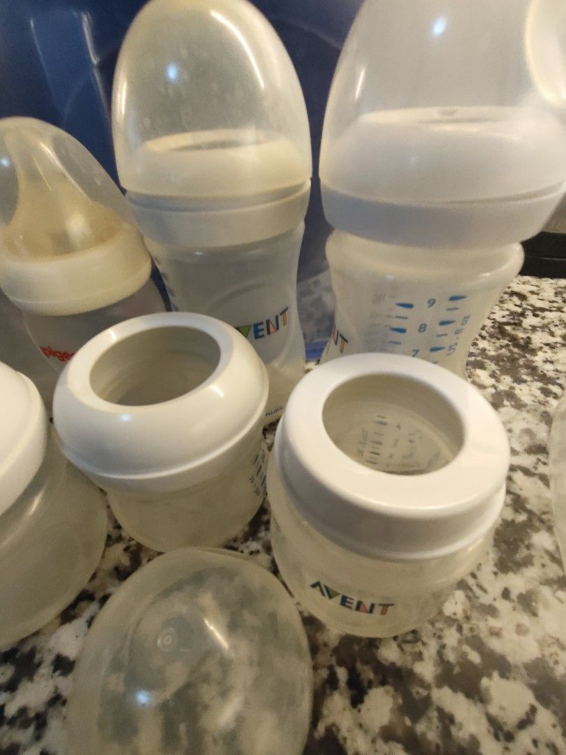 Avent Bottle + Pigeon bottle Take all (Category: Breastfeeding & Bottle Feeding) located in Manila. Submitted by littlenate (Listing ID 1383529961, Image 2). Description: *take all for Php300 *wysiwyg *nipple/teats are not included for Avent bottles *last price posted, no lower offer please *accept gcash payment.