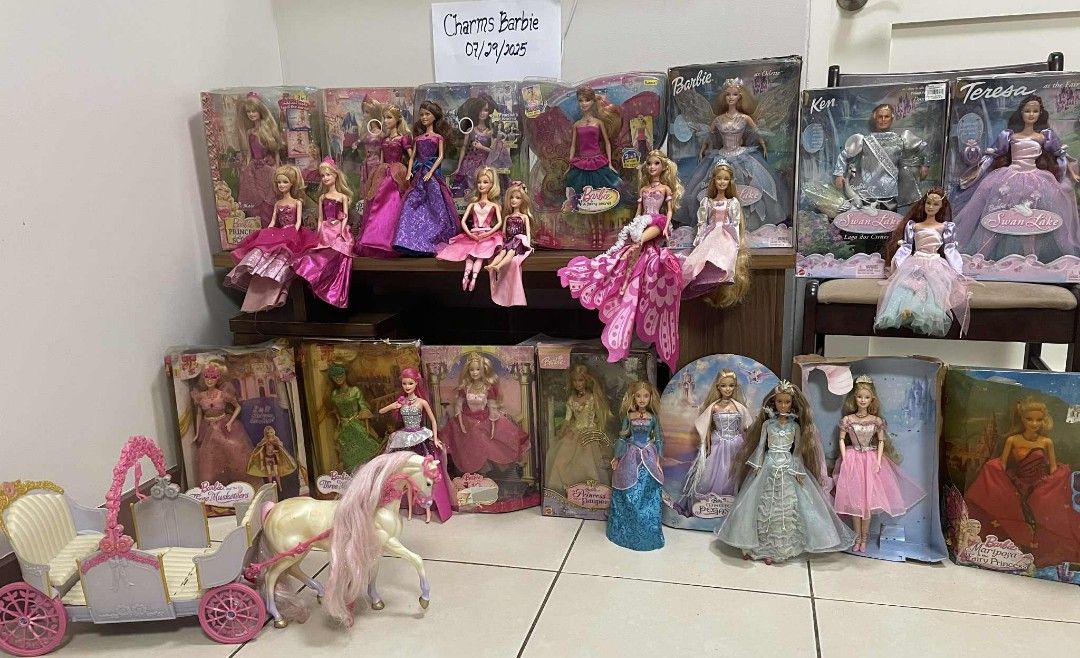 Barbie Movie dolls (Category: Kids Toys) located in Manila. Submitted by charmsbarbie8 (Listing ID 1383579940, Image 1). Description: Barbie Movie dolls for sale please respect my price. high price ko rin nakuha yung iba jaan. collection yung iba hindi na maganda yung box. lahat maayos isa lang ang my slight crack neck. si alexa lang. genevieve working mariposa working blair working liana working yung iba good condition pero hindi ko pa na tetest