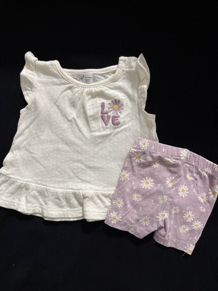 Blouse (Category: Babies & Kids Fashion) located in Melaka Tengah. Submitted by aryanayana (Listing ID 1383585436, Image 1). Description: Condition 👍🏻.
