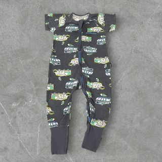 (Category: ) located in . Submitted by thebh.closet (Listing ID 1383489893, Image 1). Description: .