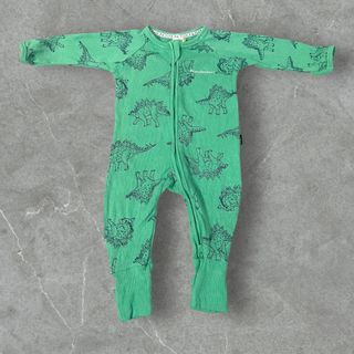 (Category: ) located in . Submitted by thebh.closet (Listing ID 1383489418, Image 1). Description: .
