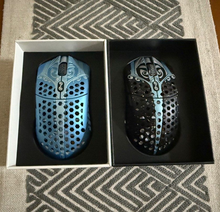 Both Finalmouse Poseidon (M) & Starlight Phantom (S Both Finalmouse Poseidon (M) & Starlight Phantom (S