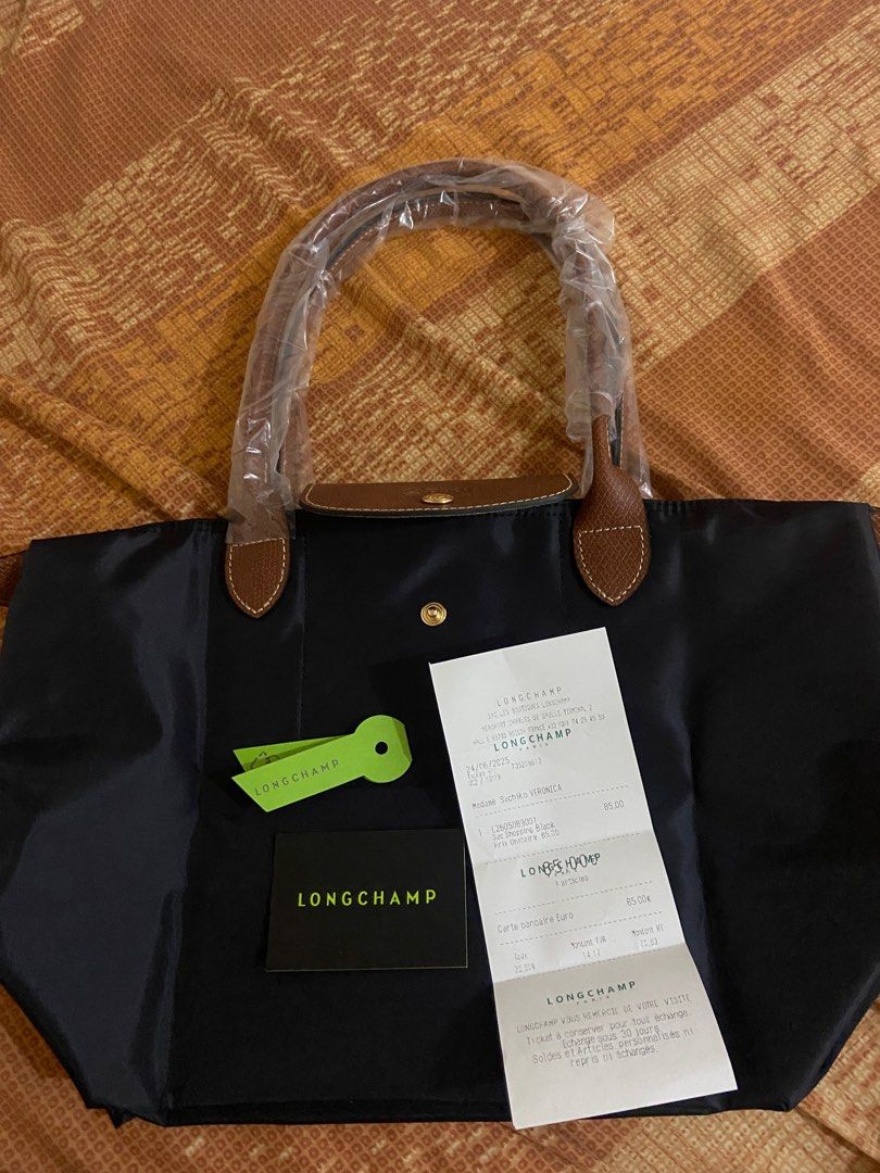 Brand new medium longchamp outlet stock (Category: Tote Bags) located in Makati City. Submitted by bananayaa (Listing ID 1383488601, Image 3). Description: - with dust bag - original packaging of the bag - paperbag -bag itself - good condition no issues (brand new) - made with the same material of original because it’s a mall pull out (mall pull out-doesn’t meet the criteria for selling in the mall example-stitchings aren’t that neat) - still neg