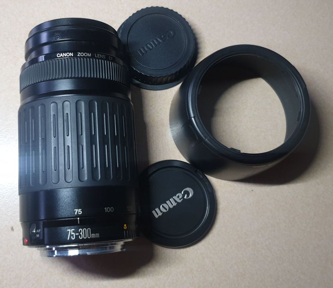 由 funnyqq-run (刊登 ID 1383515554，圖片 1) 提交，位於 南投縣 (Nantou) 的 canon 70-300mm 鏡頭 瑕疵 (類別：相機)，說明：標示為故障品或零件、瑕疵的物品皆無細測。 若有其他未說明之瑕疵處請見諒。 賣家只確認大部功能，例如無法開機之類的就只目測其外觀，不可能將其拆解一一檢視。 因此若商品內部有何損壞或缺失、泡水之類的情事我亦無從得知。 如果買家沒有能力可以處理或是只想碰運氣的，請你先有心理準備。 ----------------- 無保不退 🐻 可正常使用，光圈、自動對焦正常，鏡頭內有霉，尚不影響成像，售出不退。 故障品售出不退，請有能力處理者再購買。、無其他配件，請勿自行腦補。 不要問有無其他問題或是要測試什麼其他功能，故障零件機不多做測試。 如收到商品有與賣家描述之外的情形亦不做任何負責 (如：無法開機、沒有提到的狀況)。