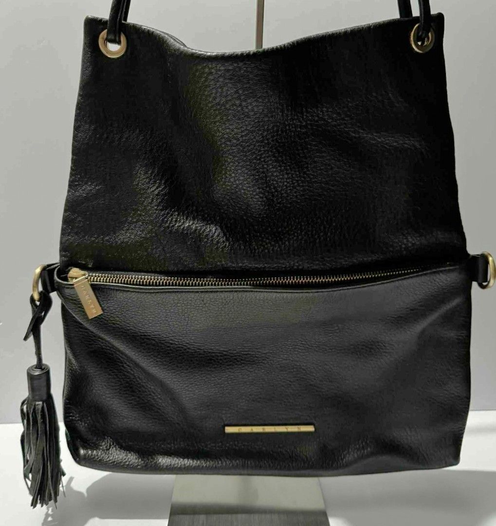 Carlyn Bag (Category: Shoulder Bags) located in Valenzuela. Submitted by ryu12 (Listing ID 1383570815, Image 2). Description: Carlyn Bag. Can be folded but no sling..