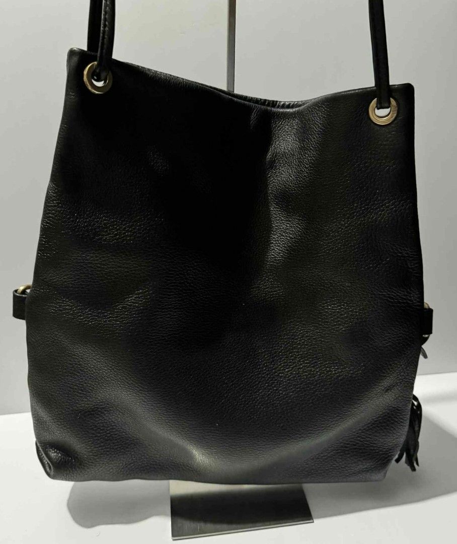 Carlyn Bag (Category: Shoulder Bags) located in Valenzuela. Submitted by ryu12 (Listing ID 1383570815, Image 3). Description: Carlyn Bag. Can be folded but no sling..