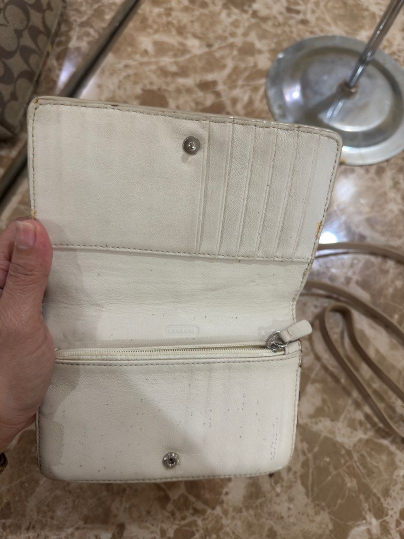 coach (Category: Luxury Bags & Wallets) located in Bacolod City. Submitted by novymaesel14868 (Listing ID 1383565783, Image 3). Description: good condition kulang lang sa linis.