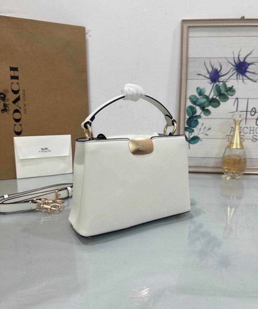 Coach (Category: Luxury Bags & Wallets) located in Pasay City. Submitted by dunkinn (Listing ID 1383611822, Image 3). Description: .