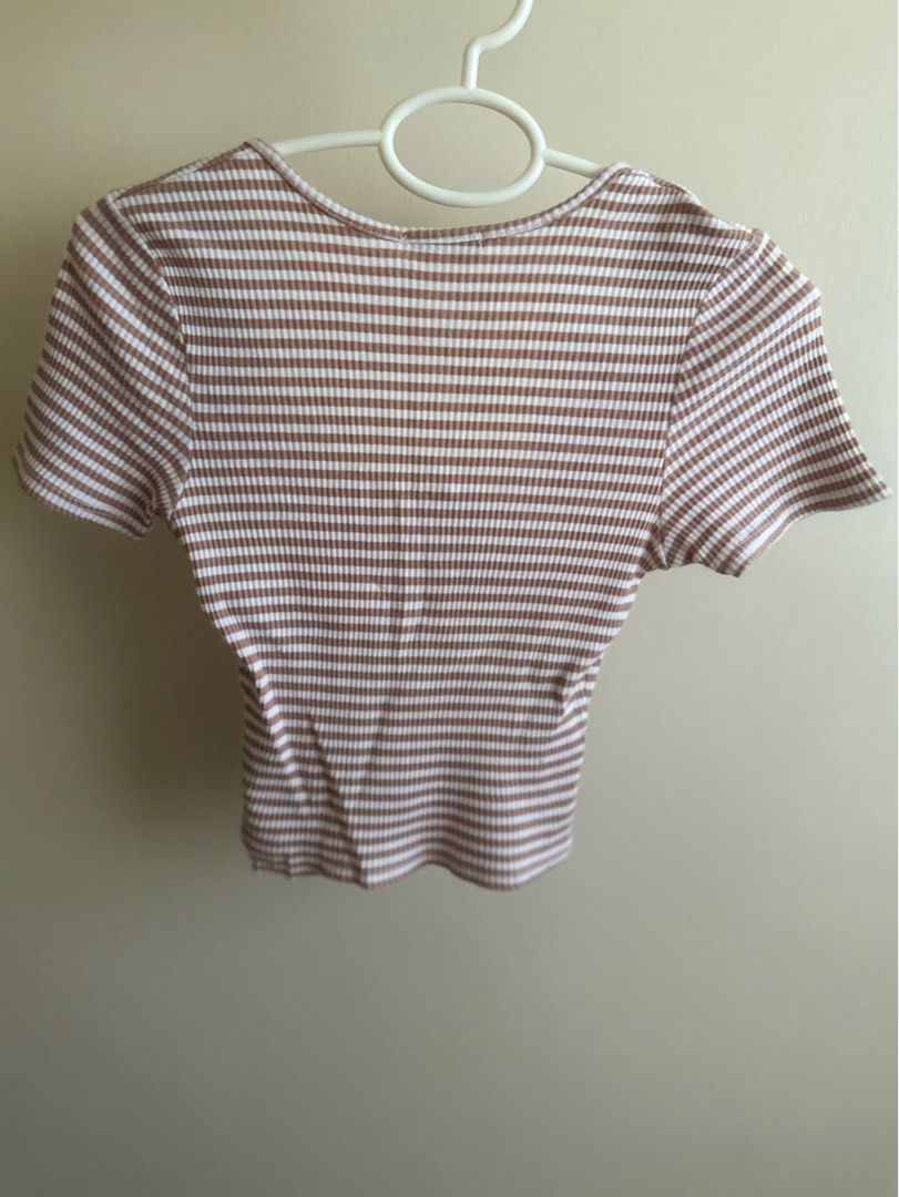 Cotton On Striped Knit Crop Top (Category: Shirts) located in Las Pinas. Submitted by ariarchives (Listing ID 1383529661, Image 2). Description: Body hugging and flattering! Stretchable Has a few loose threads .
