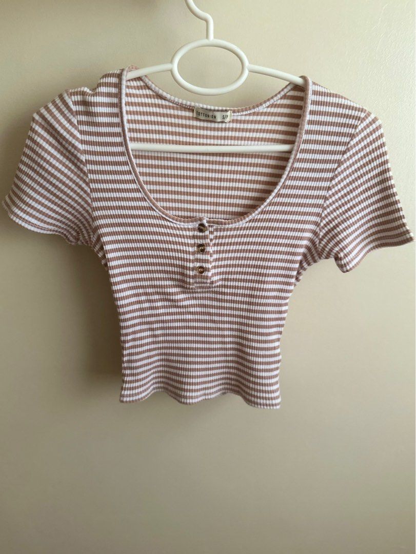 Cotton On Striped Knit Crop Top (Category: Shirts) located in Las Pinas. Submitted by ariarchives (Listing ID 1383529661, Image 1). Description: Body hugging and flattering! Stretchable Has a few loose threads .