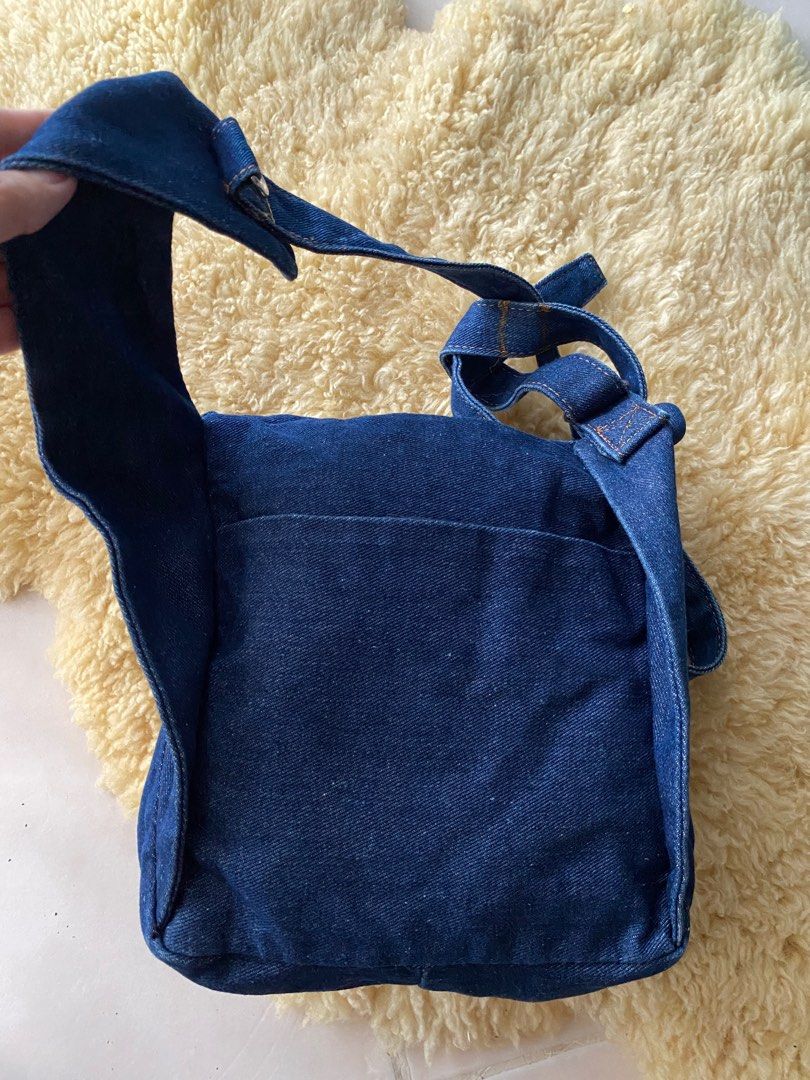 Denim Crossbag (Category: Babies & Kids Fashion) located in Petaling Jaya. Submitted by lemarirobohh (Listing ID 1383551578, Image 3). Description: Condition rujuk gambar Material denim Size 21cm tapak x tinggi 24cm Warna pekat macam baru. ‼️item bundle sudah basuh ❌fussy dan tidak boleh terima condition barang ‼️postage Poslaju sahaja RM 10 / boleh beli terus melalui carousell button. ‼️post HARI SABTU dan AHAD SAHAJA ❌NO DFOD/COD/ SELFPICKUP/SW