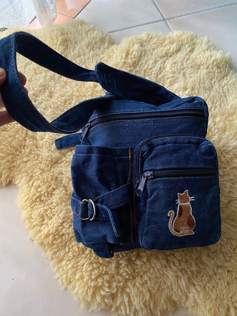Denim Crossbag (Category: Babies & Kids Fashion) located in Petaling Jaya. Submitted by lemarirobohh (Listing ID 1383551578, Image 2). Description: Condition rujuk gambar Material denim Size 21cm tapak x tinggi 24cm Warna pekat macam baru. ‼️item bundle sudah basuh ❌fussy dan tidak boleh terima condition barang ‼️postage Poslaju sahaja RM 10 / boleh beli terus melalui carousell button. ‼️post HARI SABTU dan AHAD SAHAJA ❌NO DFOD/COD/ SELFPICKUP/SW