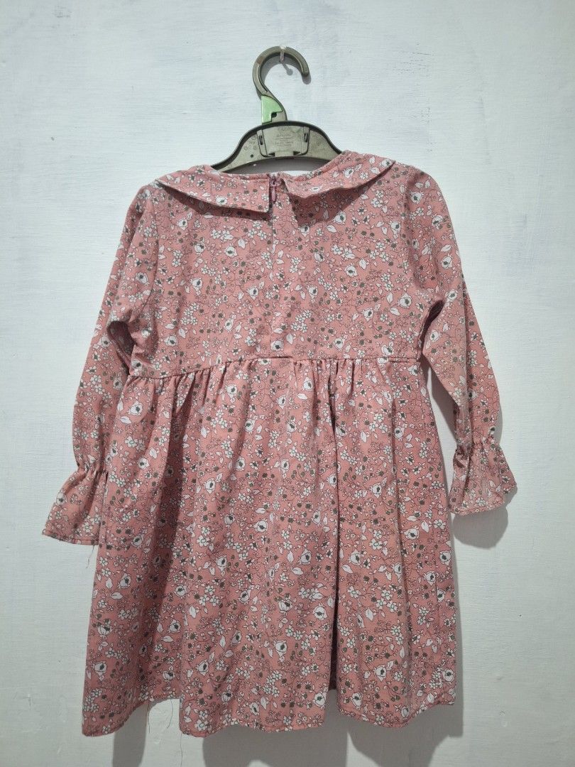 Dress (Kategori: 1 hingga 3 tahun) berada di Bandung. Dikirim oleh mamihjualan (ID iklan 1383503791, Gambar 2). Deskripsi: Size : 3-4 years kondisi masih sangat bagus.