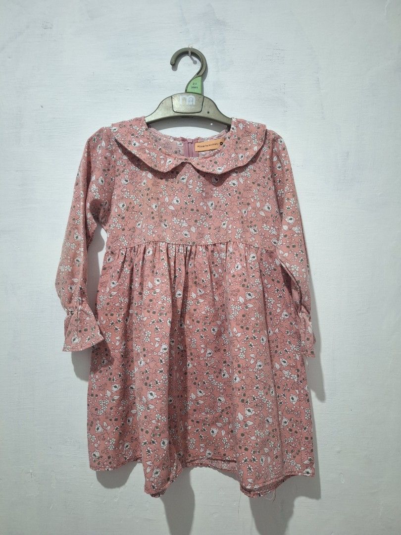 Dress (Kategori: 1 hingga 3 tahun) berada di Bandung. Dikirim oleh mamihjualan (ID iklan 1383503791, Gambar 1). Deskripsi: Size : 3-4 years kondisi masih sangat bagus.