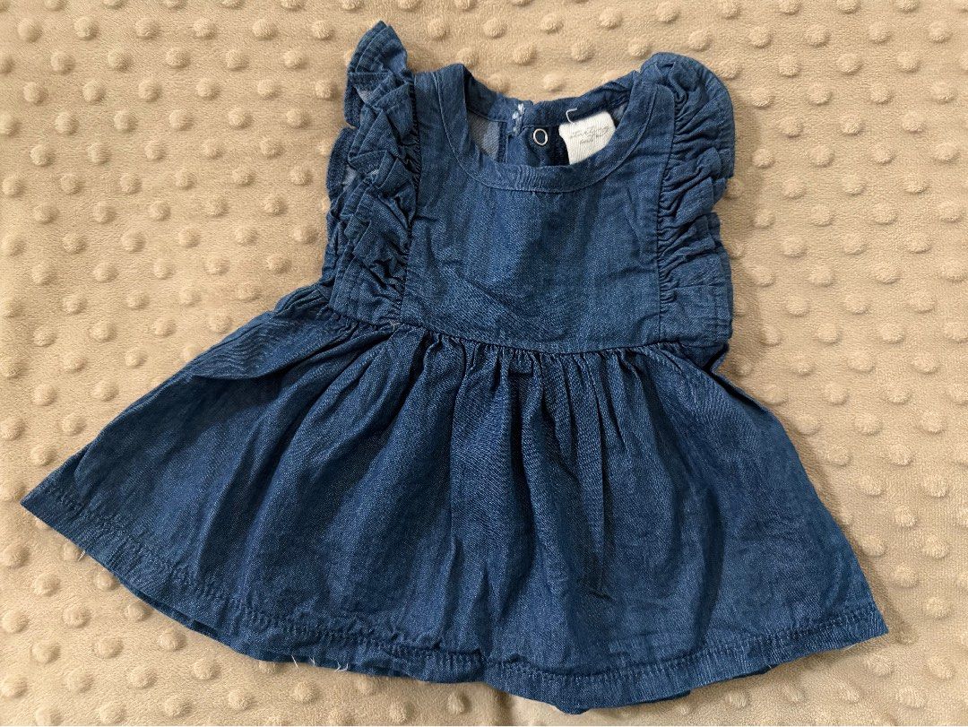 Dress (Category: Babies & Kids Fashion) located in Melaka Tengah. Submitted by aryanayana (Listing ID 1383568971, Image 2). Description: 3 in 1 Belum pernah pakai. Anak tak muat. .