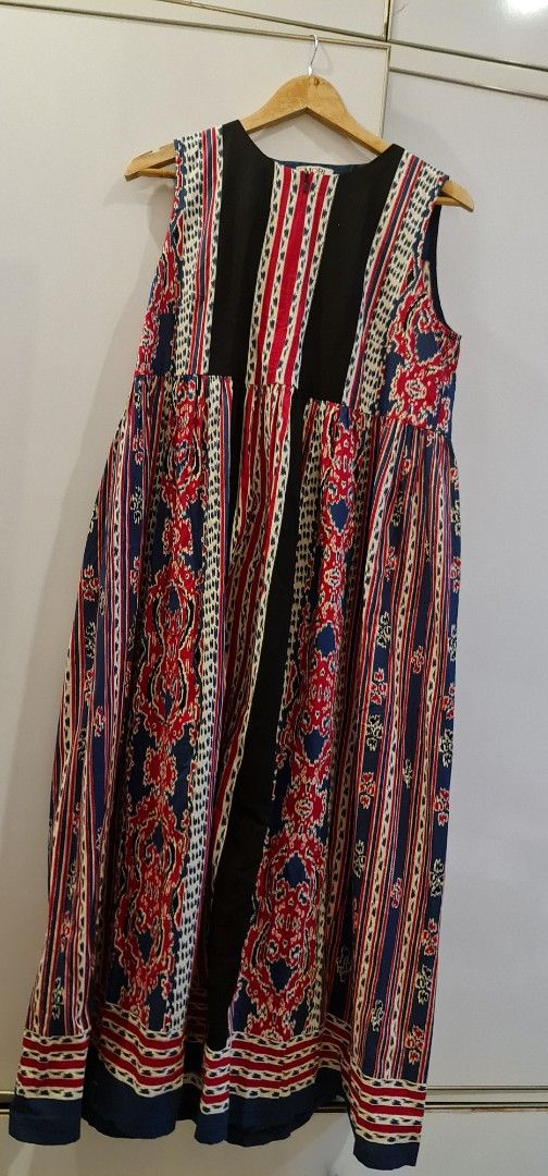 Dress batik dengan kualitas yg bagus sekali. Kondisi like new (Kategori: Gaun & Rok) berada di Tangerang. Dikirim oleh second_likenewstyle (ID iklan 1383604816, Gambar 1). Deskripsi: dress batik yg cantik bs di pake formal dan nonformal.