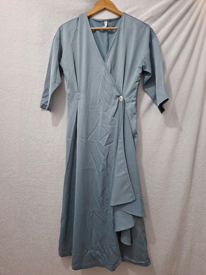 Dusty Blue Midi Dress - Elegant (Category: Dresses) located in Makati City. Submitted by Marie.CLO (Listing ID 1383492900, Image 1). Description: 400 + sf Soft dusty blue color 3/4 sleeves Midi length Modest, elegant fit best for Medium to Semi-Large frames.