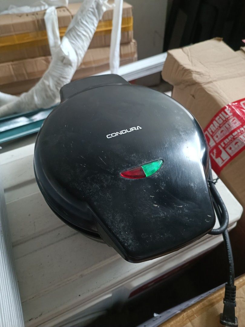 Electric Mini Donut Maker (Category: Breadmakers) located in Quezon City. Submitted by dada.chad (Listing ID 1383584972, Image 1). Description: Location: Near Ateneo, QC or Summerhills Exec. Village, Antipolo.