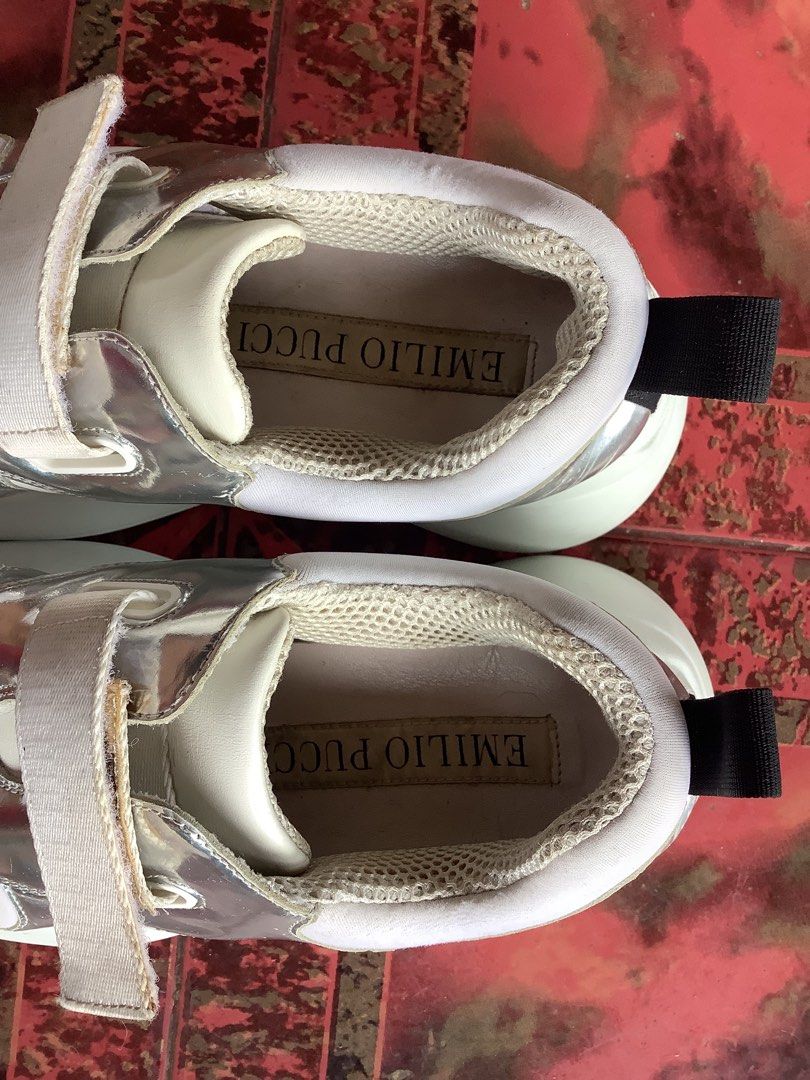 Emillio Pucci white and silver shoes (Category: Sneakers) located in Plaridel. Submitted by hiyas_ (Listing ID 1383483748, Image 2). Description: Emillio Pucci white and silver shoes Issue: scuffs, nabura narin po yung letter sa strap, heeldrags and other signs of usage. Pero ok na ok pa pamorma Size: 39 on tag, Price:500 shipped napo Malolos, Bulacan Area..