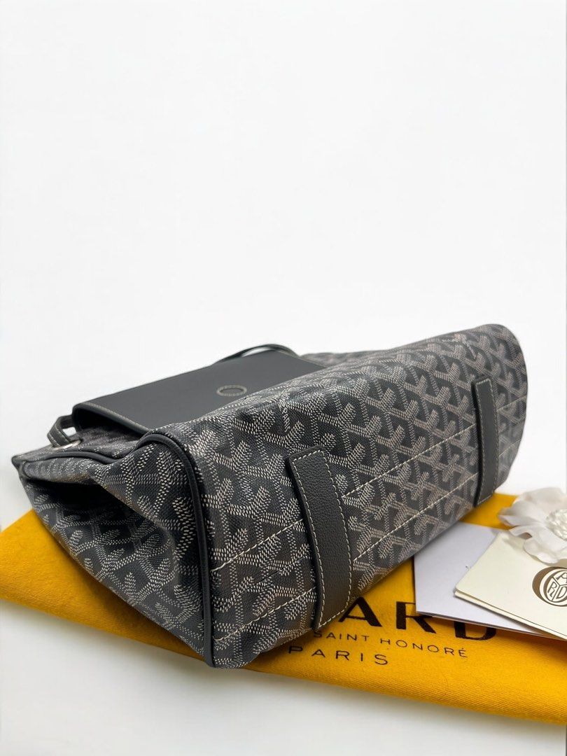 ⚜️Goyard - Rouette souple bag (Category: Luxury Bags & Wallets) located in Makati City. Submitted by 90sangel (Listing ID 1383587583, Image 2). Description: •Item: Goyard Rouette souple bag in gray 🩶🖤 •Size: PM size •Condition: Gently Used, Good as New! *This includes everything in the photo, authenticity cards and a paperbag. giftable, clean and ready to use. Perfect for daily use & events 🩶😊⚜️ *100% preloved — Japan sourced!.