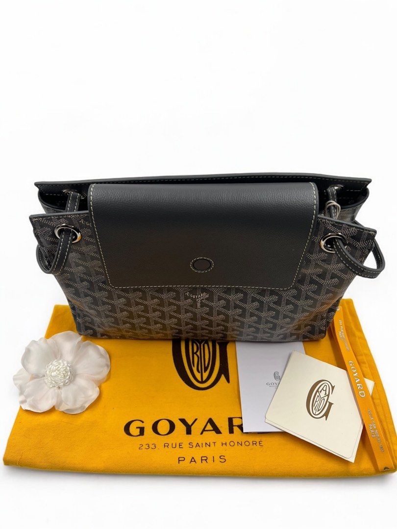 ⚜️Goyard - Rouette souple bag (Category: Luxury Bags & Wallets) located in Makati City. Submitted by 90sangel (Listing ID 1383587583, Image 3). Description: •Item: Goyard Rouette souple bag in gray 🩶🖤 •Size: PM size •Condition: Gently Used, Good as New! *This includes everything in the photo, authenticity cards and a paperbag. giftable, clean and ready to use. Perfect for daily use & events 🩶😊⚜️ *100% preloved — Japan sourced!.