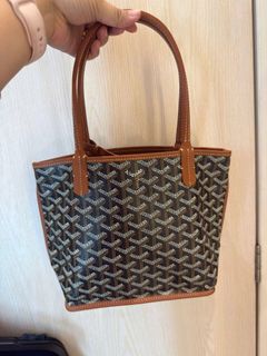 (Category: ) located in . Submitted by bag_botique (Listing ID 1383482380, Image 1). Description: .