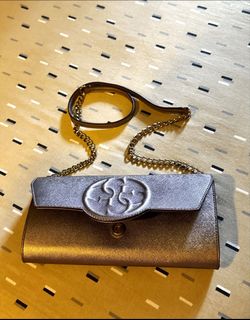 (Category: ) located in . Submitted by thestylereset (Listing ID 1383583942, Image 1). Description: .