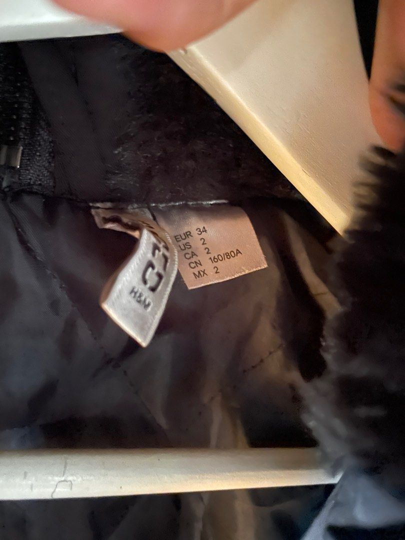 H&M Divided Winter Jacket (Category: Coats, Jackets and Outerwear) located in Quezon City. Submitted by virtualapproach (Listing ID 1383624202, Image 3). Description: Pls see tag.