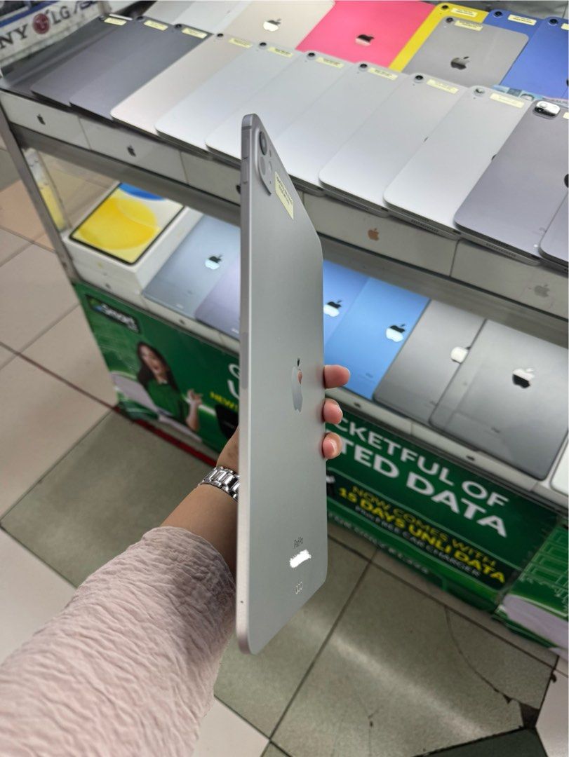Ipad Pro M4 512gb 11inch Wifi No issue (Category: iPad) located in San Juan City. Submitted by javedsgadgetshop (Listing ID 1383516107, Image 3). Description: INSTALLMENT OPTIONS : SPAY LATER / GGIVES / CREDIT CARD! WE BUY AND SELL SO PWEDE MAGBINTA OR SWAP ! Quick Specs : Ipad Pro M4 11' •512gb •NTC Variant •100% batt health •Wifi Only •95% Smoothness •No hidden issue | No Repaired •100% Authentic | Not Refurbished •w/ OEM Charger & store warran