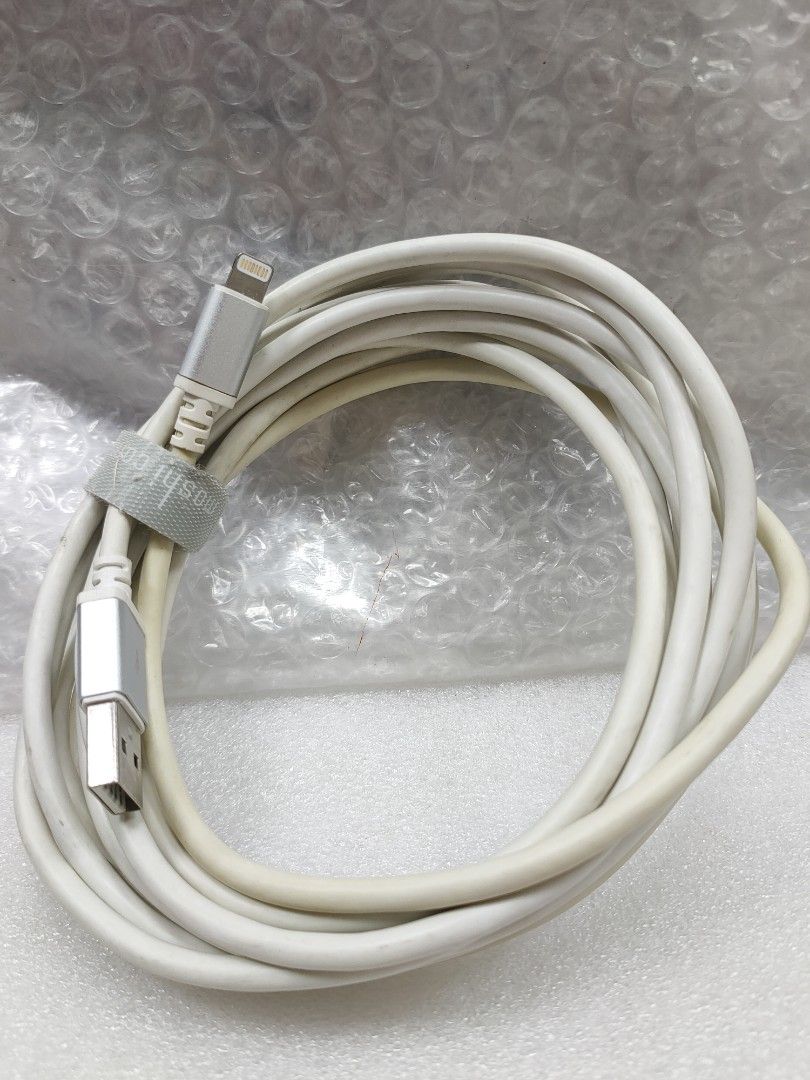由 allanchu23 (刊登 ID 1383563978，圖片 1) 提交，位於 台中市 (Taichung) 的 iPhone傳輸線 (類別：其他)，說明：。