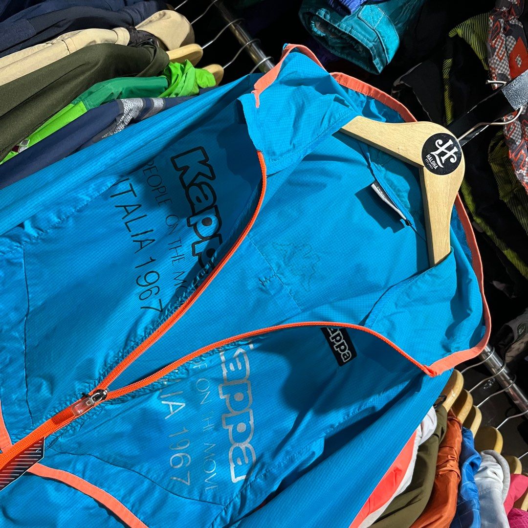 Jaket Kappa ( 7-8 tahun ) (Kategori: Orang Tua, Bayi & Anak - Lainnya) berada di Blitar. Dikirim oleh haloha.womenandkids (ID iklan 1383573674, Gambar 3). Deskripsi: kode barang: Ld (lingkar dada) 86x51 Kondisi Used Foto & detail lebih lanjut silahkan tanyakan di chat 🙏🙏🙏 Rekber ✅ Gratis ongkir toko oren haloha.thrift (chat) FB/IG haloha.thrift Borongan / paket usaha chat wa 082143200569 link katalog jaket anak: https://carousell.app.link/Eop9