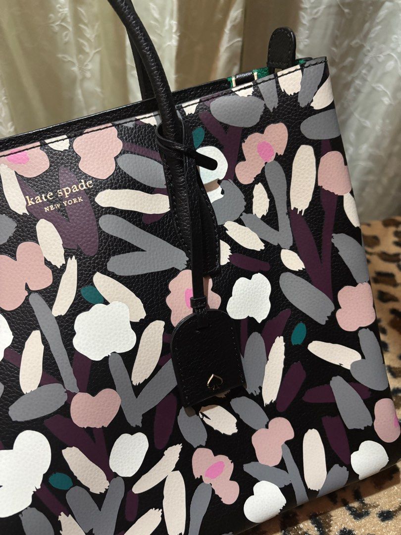 Kate Spade Satchel Bag (Category: Luxury Bags & Wallets) located in Cainta. Submitted by biaaaaaa (Listing ID 1383494302, Image 2). Description: 100% original Kate Spade Satchel Bag Bought in Canada 🇨🇦 for 399 CAD Never used. Displayed only rfs: decluttering .