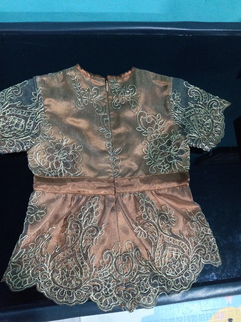 Kebaya anak mulai usia 1 tahun - 3 tahun (NEGO) (Kategori: 1 hingga 3 tahun) berada di Bekasi. Dikirim oleh rajigum (ID iklan 1383619962, Gambar 1). Deskripsi: tidak ada minus. untuk usia 1 tahun sampai 3 tahun. tergantung BB anak..