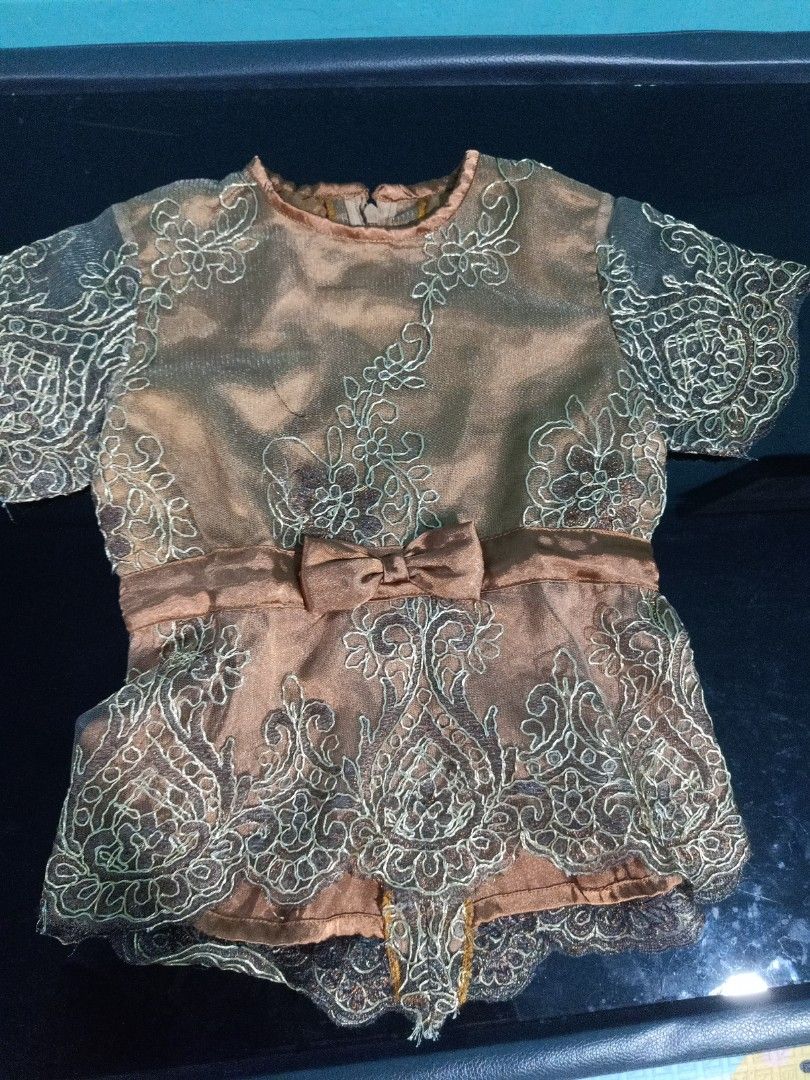 Kebaya anak mulai usia 1 tahun - 3 tahun (NEGO) (Kategori: 1 hingga 3 tahun) berada di Bekasi. Dikirim oleh rajigum (ID iklan 1383619962, Gambar 3). Deskripsi: tidak ada minus. untuk usia 1 tahun sampai 3 tahun. tergantung BB anak..
