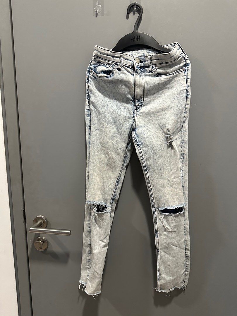 H&M jeans (girl) (Category: Babies & Kids Fashion) located in Cyberjaya. Submitted by zatimal (Listing ID 1383556477, Image 1). Description: Girl jeans light blue color H&M 10-11 yrs old Price include postage.