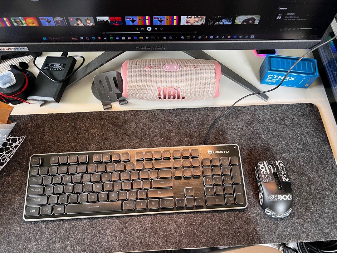 Lang Tu Gaming Keyboard (Category: Computer Keyboard) located in Pasig City. Submitted by lortega (Listing ID 1383530114, Image 3). Description: Low profile Lang Tu keyboard good for gaming. Minor dents on some keys. All keys are working well. .